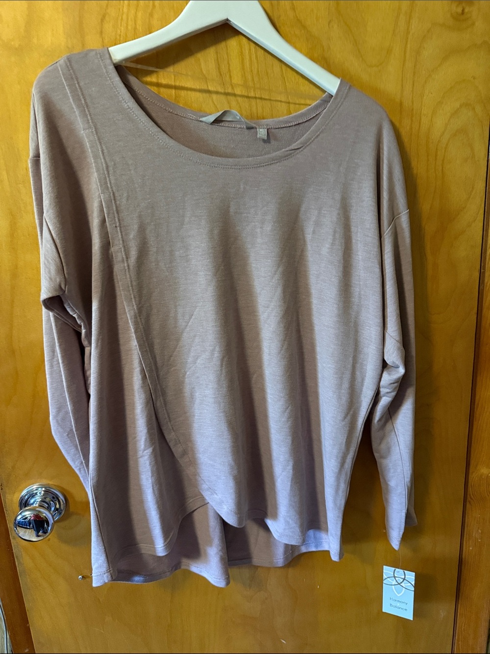 Relaxed Long-Sleeve Scoop Neck Tee in Mauve-Taupe